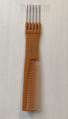 Lift and Teasing Comb